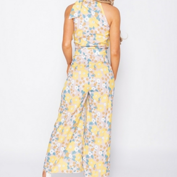 Floral Print Tie Neck Sleeveless Jumpsuit - Picture 6 of 9